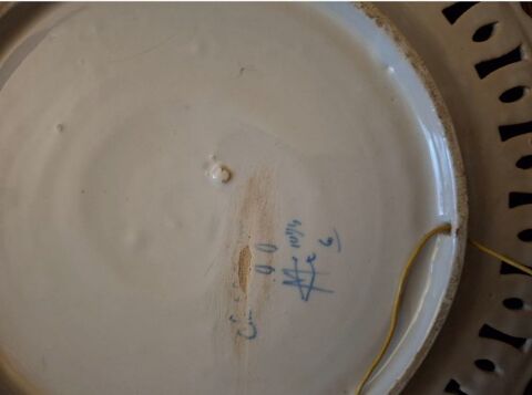 Assiette d�corative en fa�ence de Desvres , milieu 20e . Diam 25 cm 30 Nevers (58)