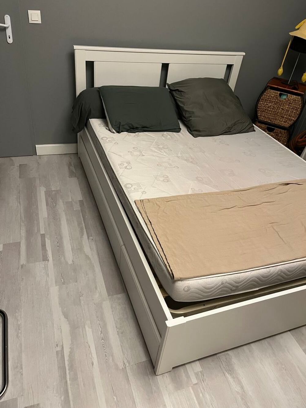 Cadre de lit blanc avec 2 tiroirs Meubles