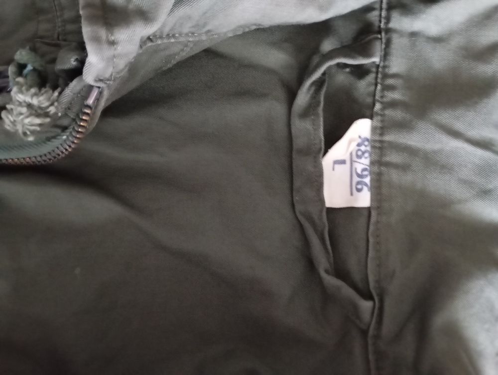 Deux combinaisons de pilote d'h&eacute;licopt&egrave;re Vtements