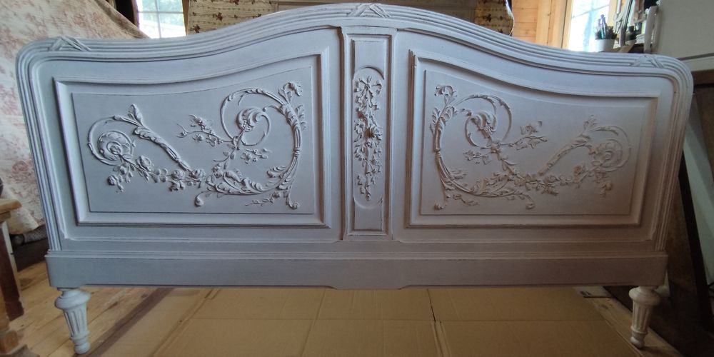 LIT LOUIS XVI EN NOYER SCULPTE Meubles