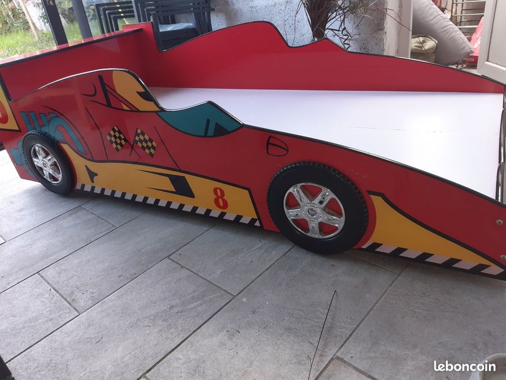 Lit enfant en forme de F1 Puériculture
