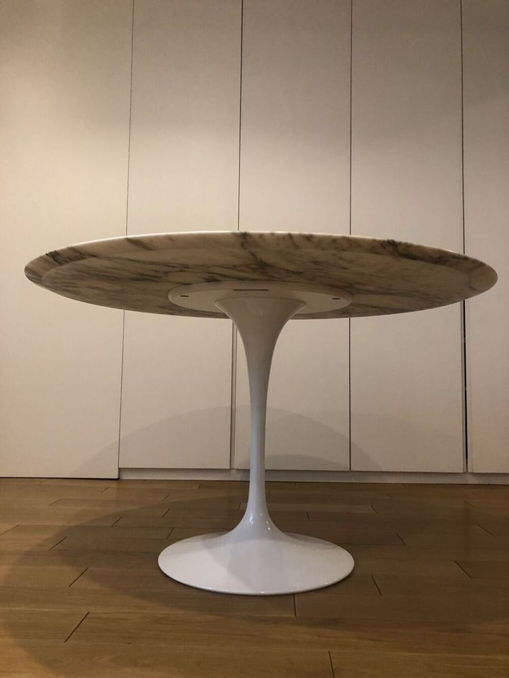 Table en marbre par eero saarinen pour knoll Meubles