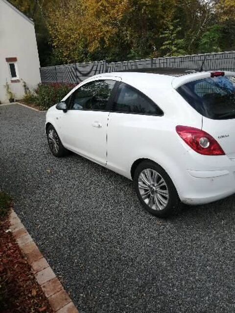 Opel corsa 1.4 - 100 ch Twinport 150&egrave;me Anni