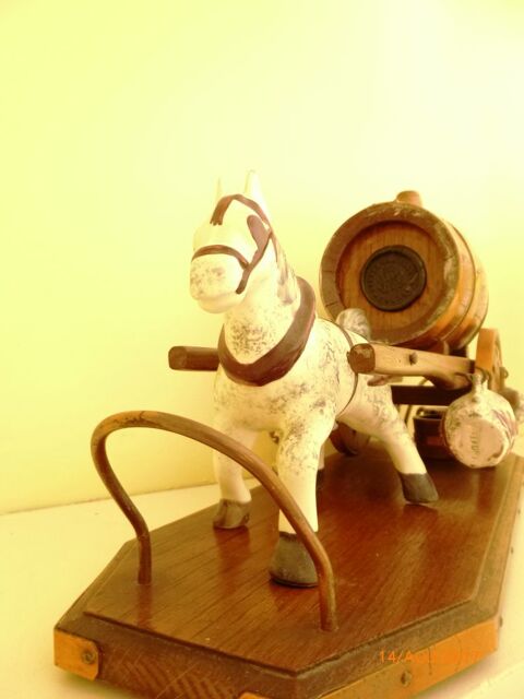 Cheval avec charrette et tonneau 27 Villeneuve-Loubet (06)