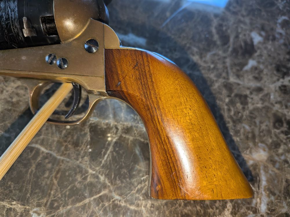 Revolver Uberti Colt 1851 navy reb nord de luxe calibre 36 