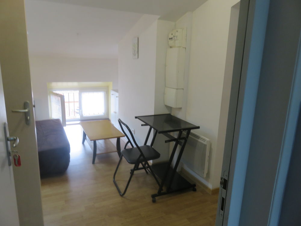 Location Appartement studio meublé 29m² 330 euros Saint-Étienne