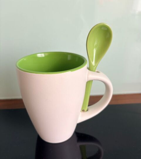 Mug blanc et vert avec cuillère intégrée 6 Nantes (44)