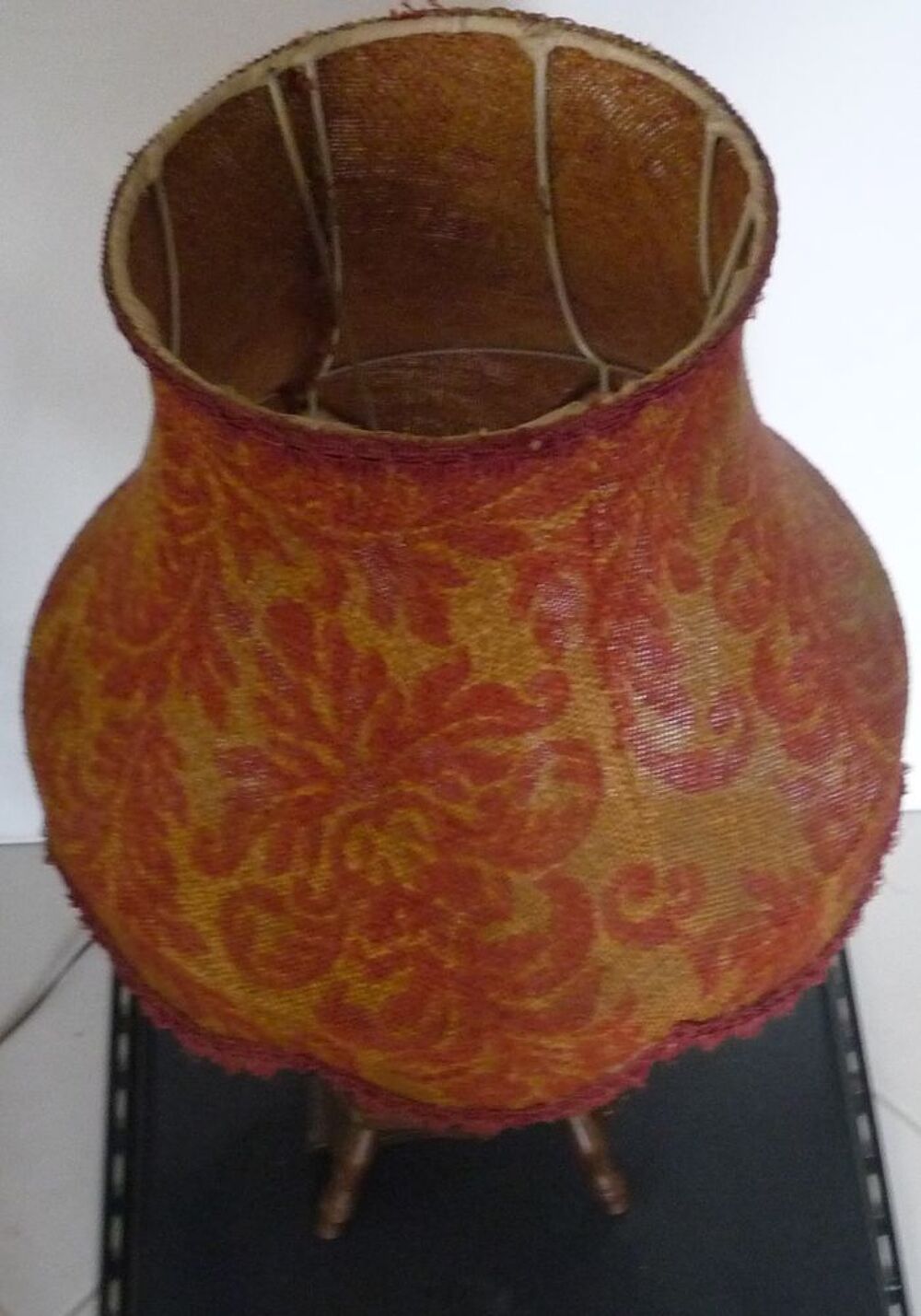 Lampe rare vintage avec abat jour / rouet &agrave; filer ancien Décoration