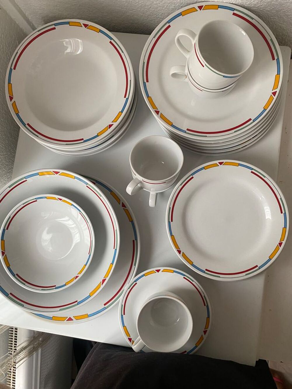 Service de table neuf Meubles