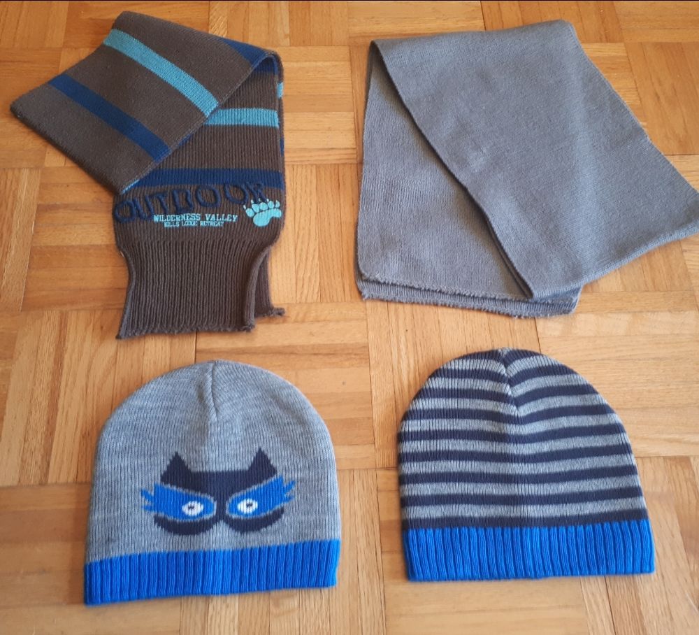 Echarpes et bonnets enfants NEUFS SANS ETIQUETTE Vêtements enfants