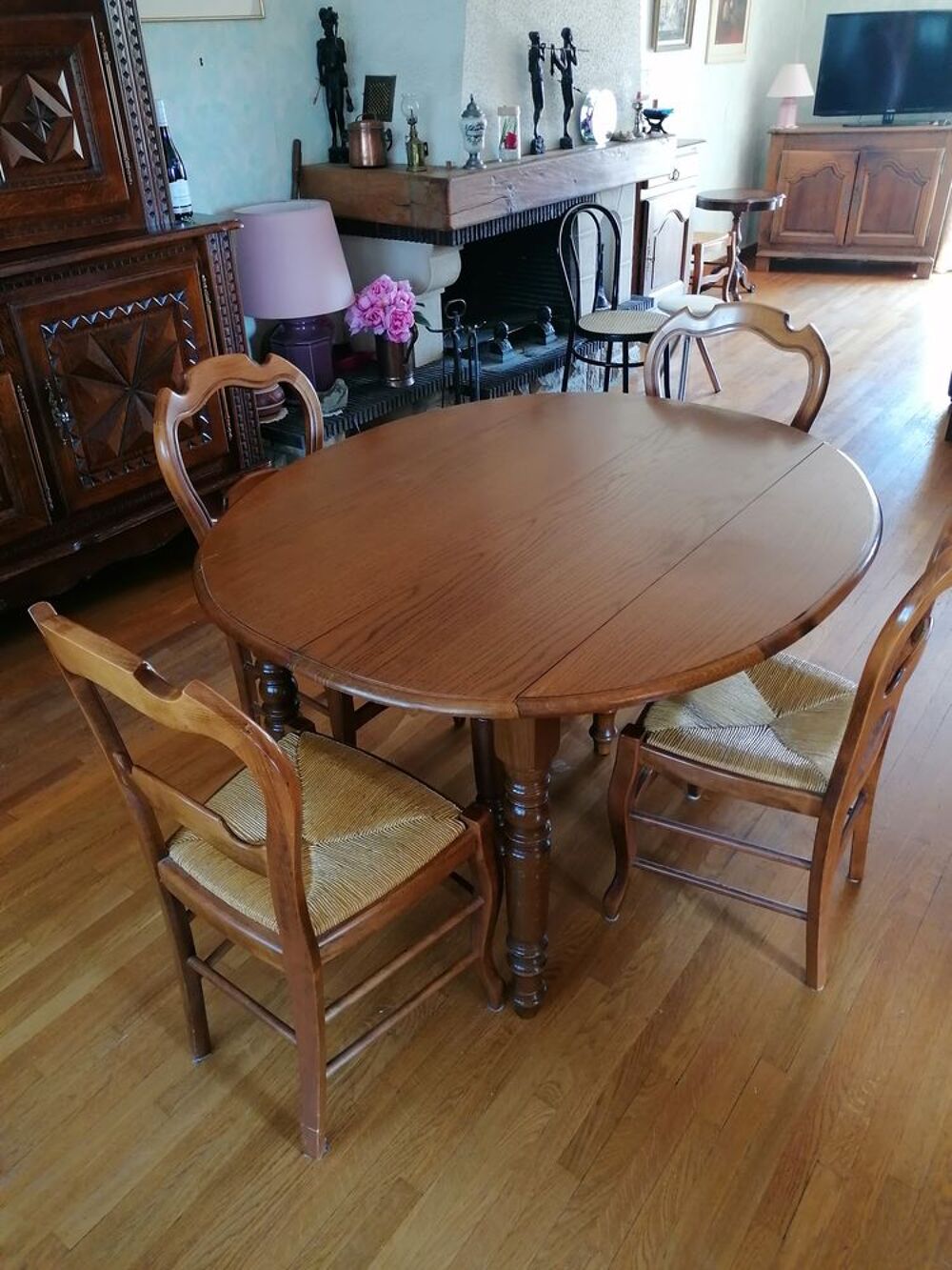 TABLE SALLE A MANGER ET 6 CHAISES Meubles