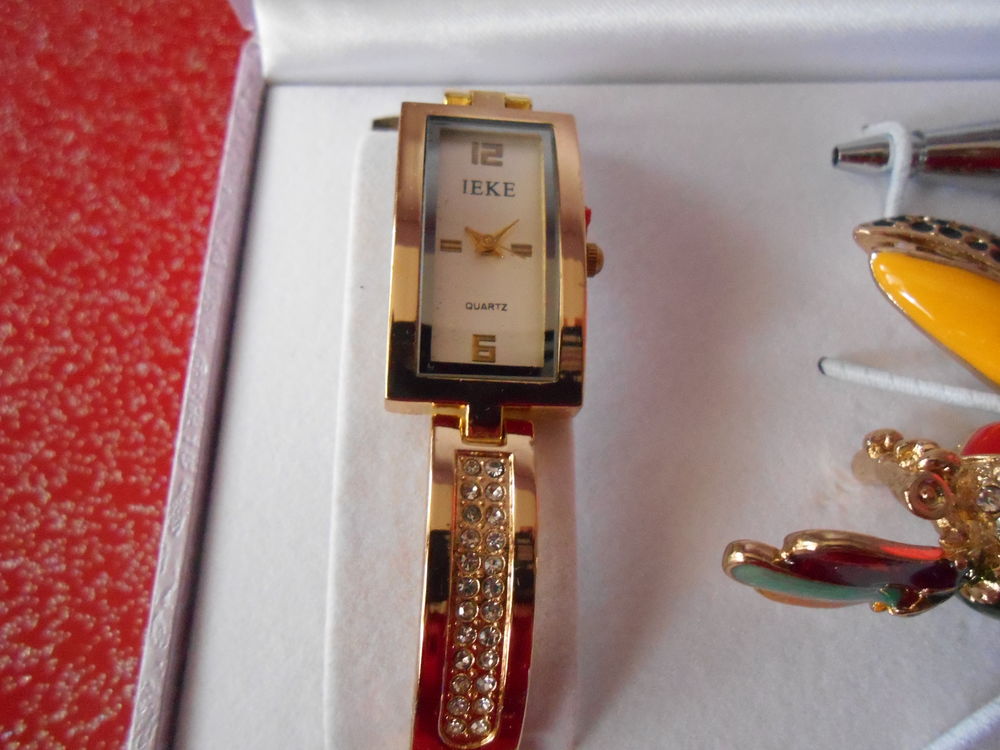 COFFRET AVEC BIJOUX Bijoux et montres