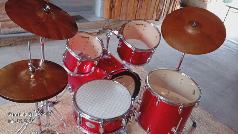 Batterie acoustique. Instruments de musique