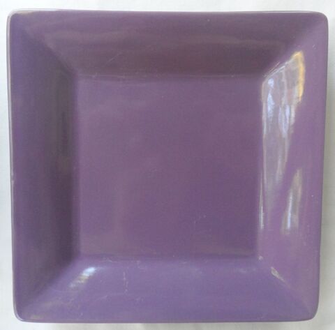 6 assiettes mauves de 20 cm de ct dont une est lgrement  5 Castries (34)