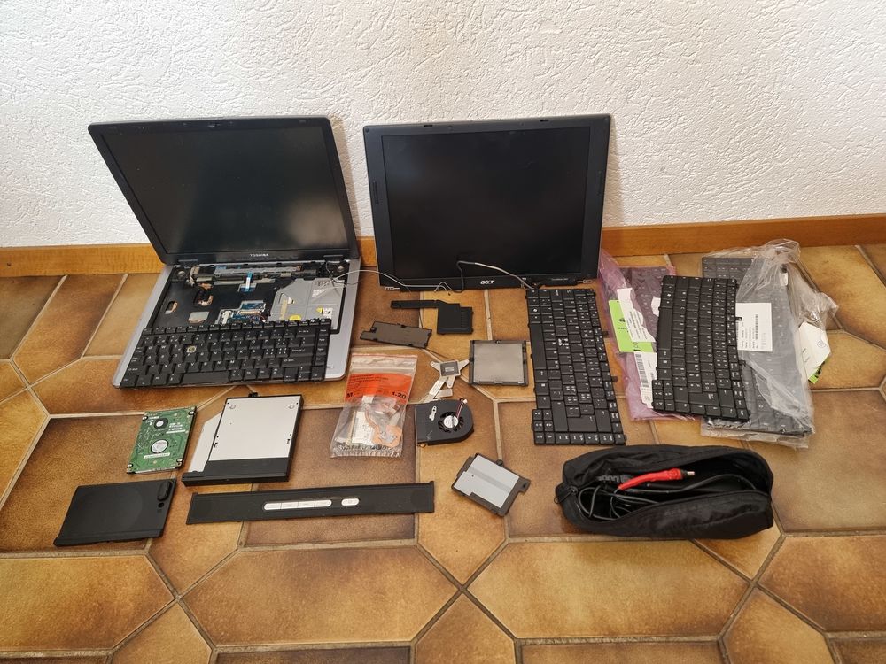 PC portable avec divers composants informatique Matériel informatique