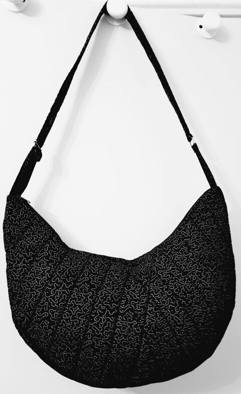 Sac noir en tissu matelass� NEUF 15 Marignane (13)