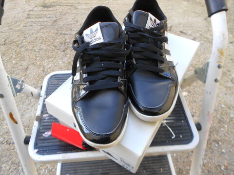 chaussures . de sport 35 Brie-Comte-Robert (77)