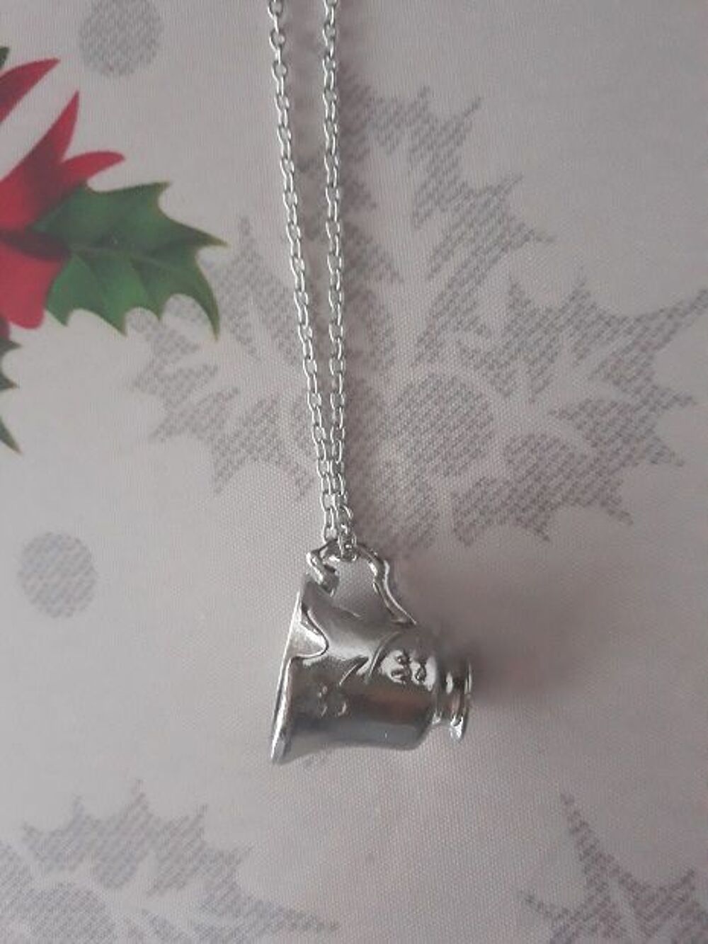 Collier Zip Belle &amp; B&ecirc;te disney store parc anime s&eacute;rie TV bi Bijoux et montres