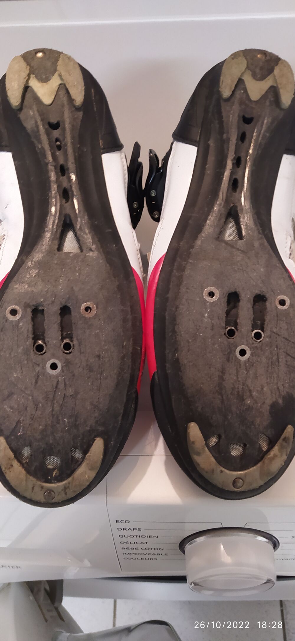 chaussure v&eacute;lo blanche et rouge Chaussures