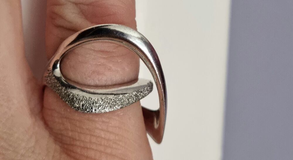Tr&egrave;s jolie bague argent poin&ccedil;on T54 Bijoux et montres