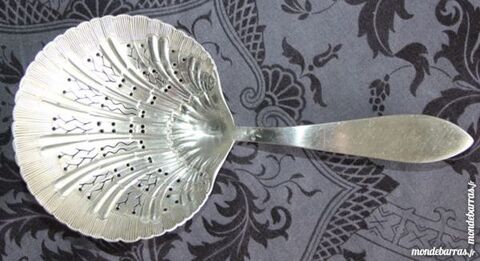 Saupoudreuse coquillage FRENAIS argent XIX eme 50 Paris 14 (75)
