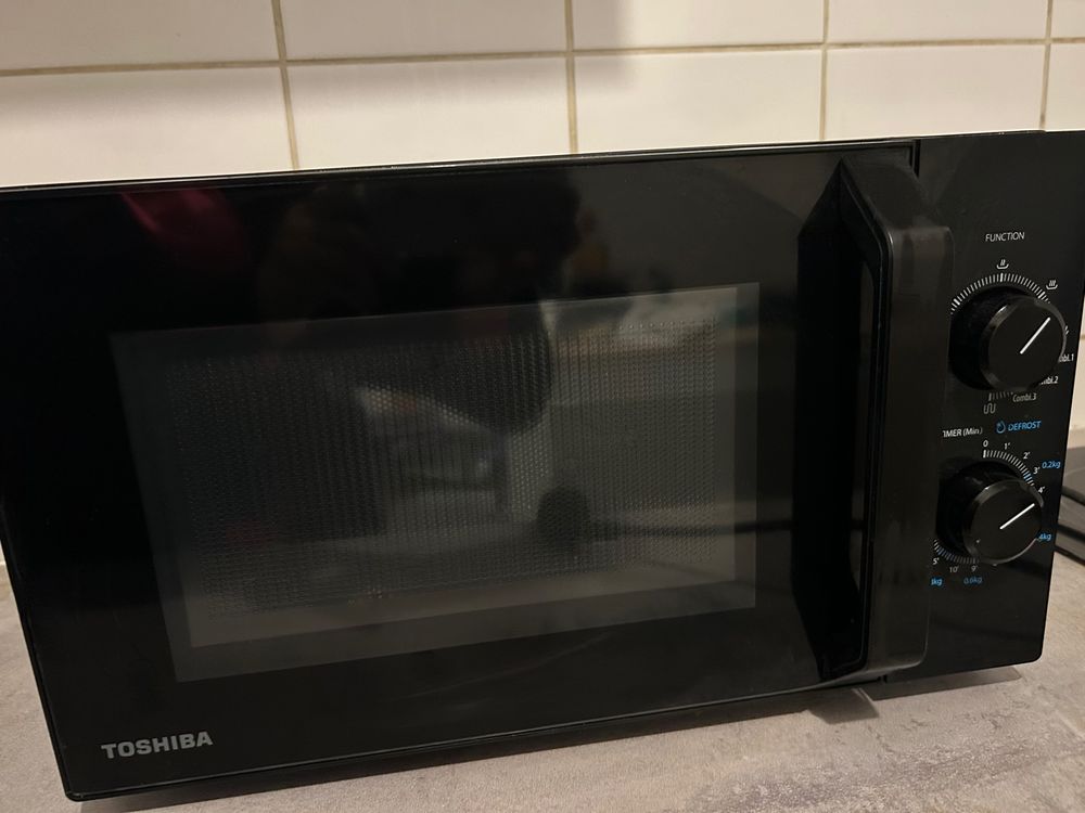 Micro-onde grill Toshiba noir Electroménager