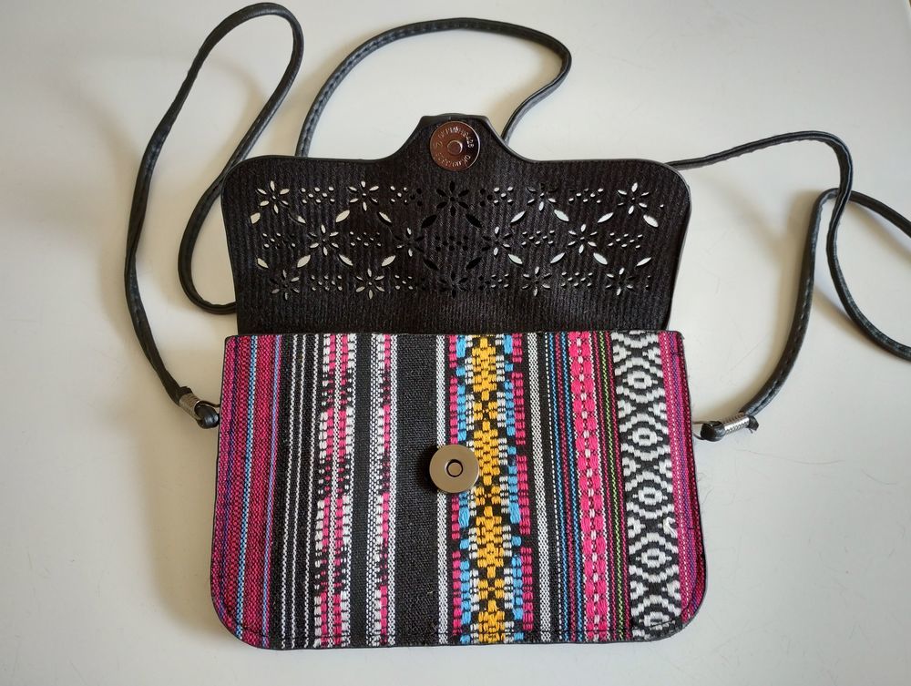 Sac &agrave; bandouli&egrave;re tissage indien Maroquinerie