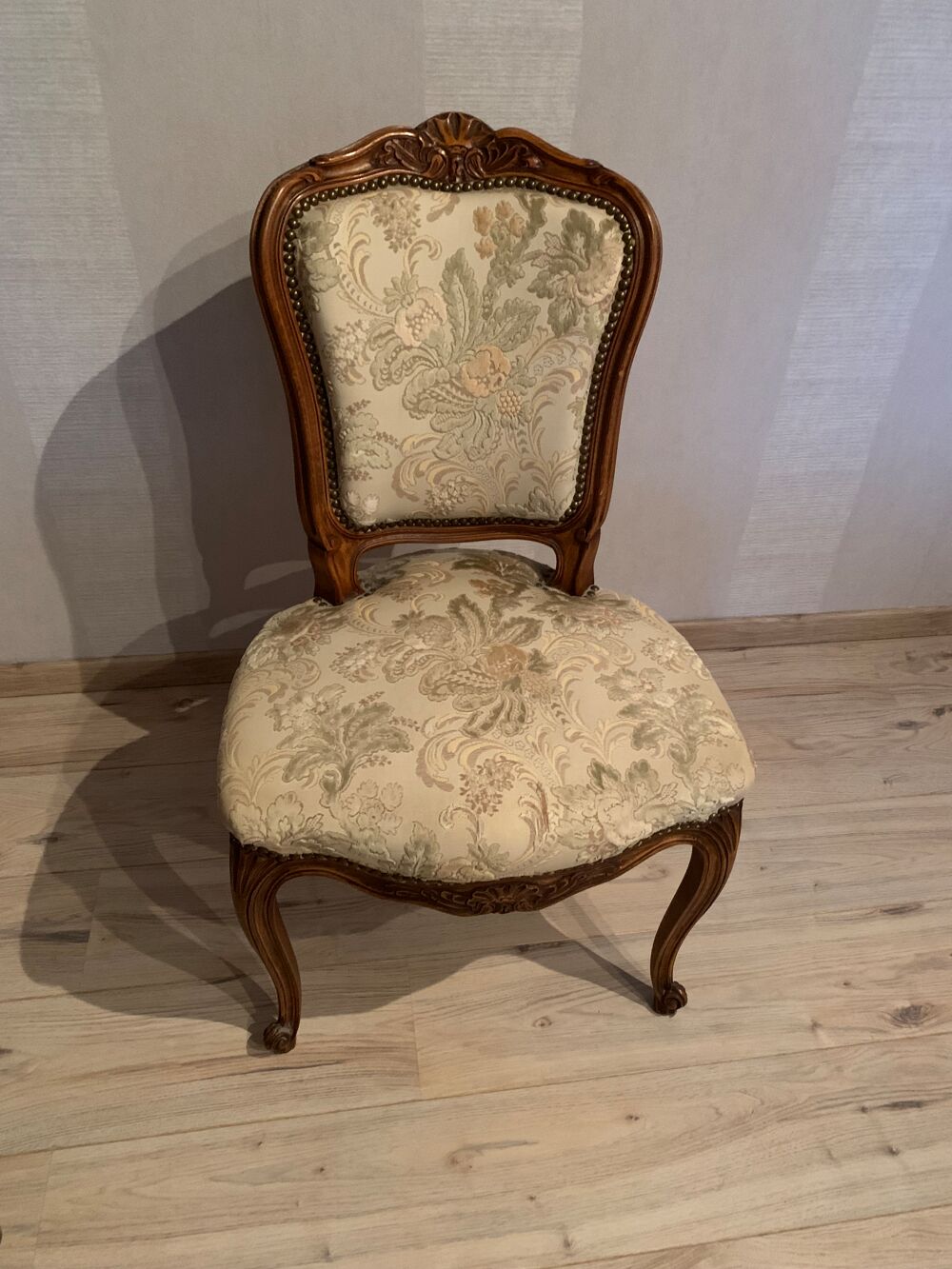Chaise de style bon &eacute;tat 
A r&eacute;cup sur place Meubles