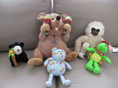 LOT DE PELUCHES / MONOPOLY / SANTONS 12 Poitiers (86)