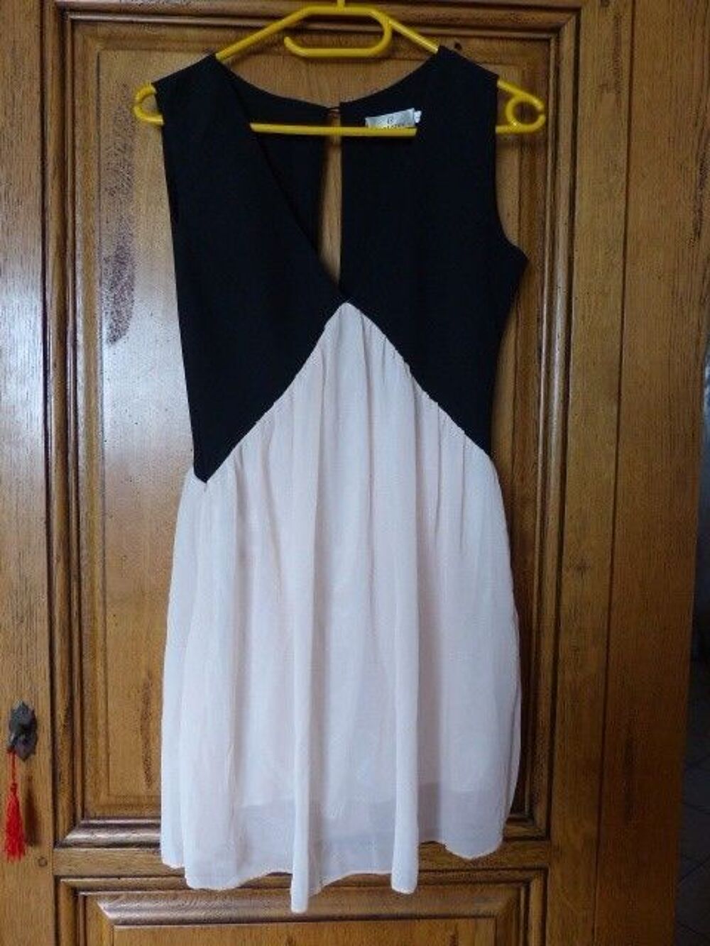 robe noire et rose neuve Vêtements