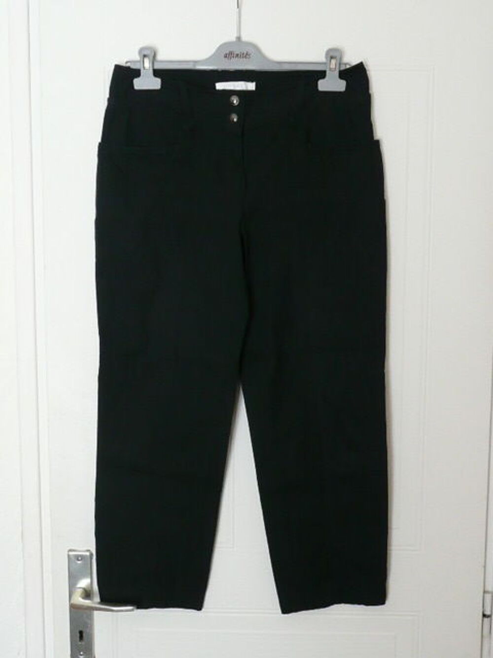 PANTACOURT NOIR JOFRATI T38 3 Vêtements