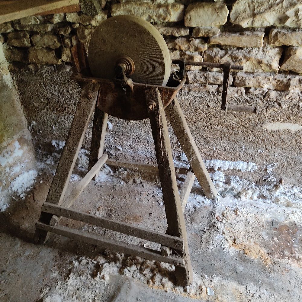 Achetez meule à eau ancienne occasion, annonce vente à Guesnes (86