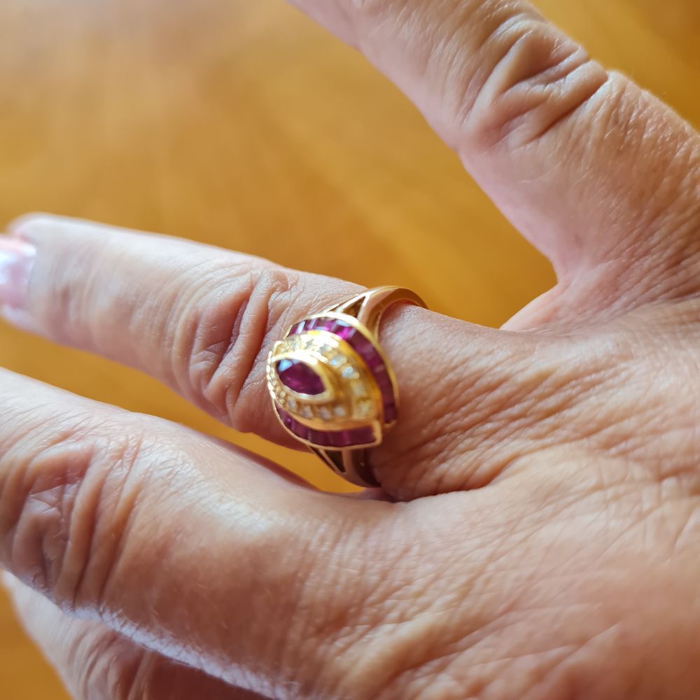 BAGUE OR RUBIS ET DIAMANTS Bijoux et montres