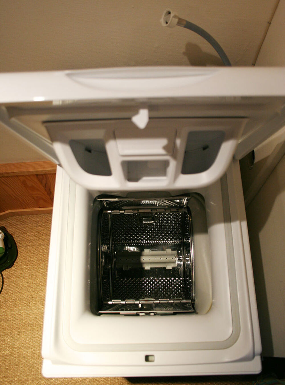 Lave linge LADEN EV1049 ouverture dessus
Electroménager