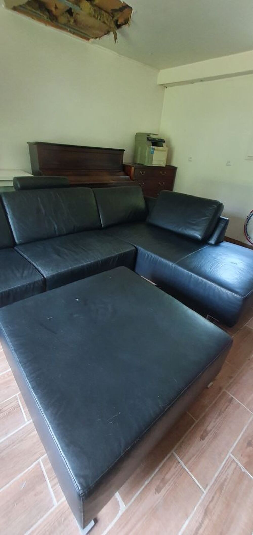 GRAND CANAPE CUIR NOIR MUSTUNG
Meubles