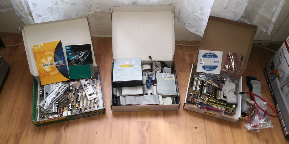 3 imprimantes +2 ordinateurs+ 2 cartes m&egrave;res et pi&egrave;ces Matériel informatique