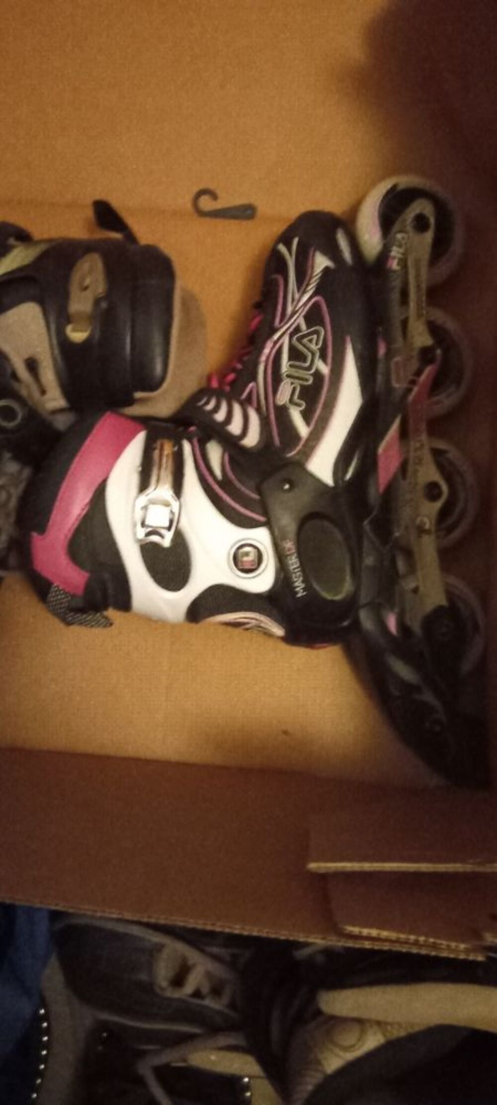 2paires de rollers FILA et Decathlon neufs Sports