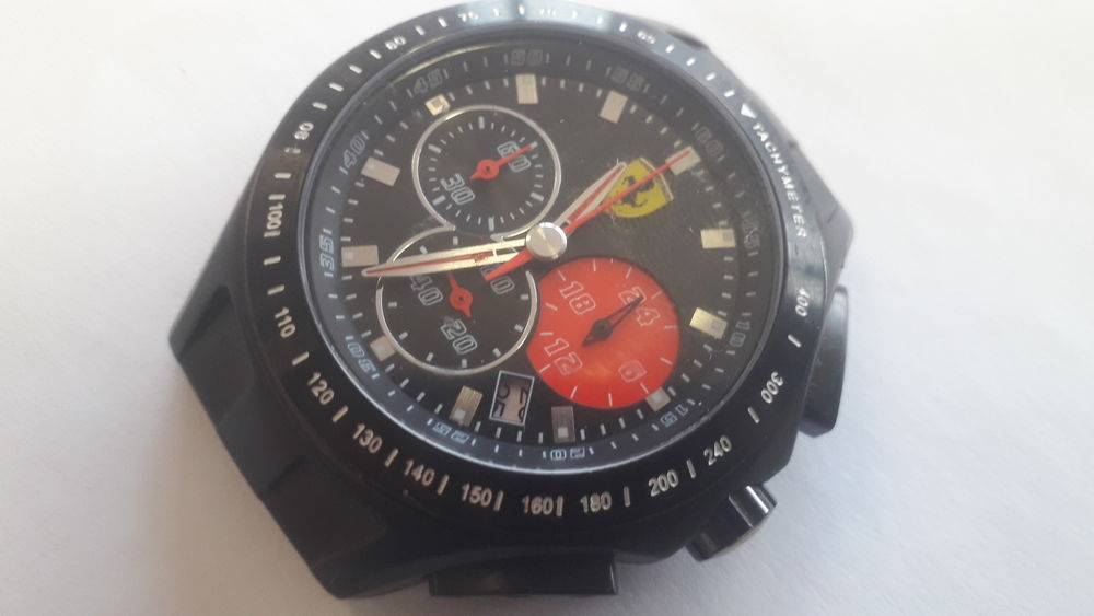 LOT DE 8 MONTRES MARQUES DIVERSES Bijoux et montres