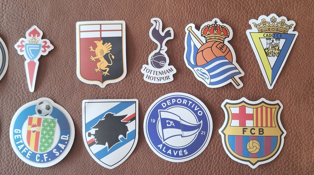lot de 47 autocollants stickers clubs de foot europ&eacute;en 
