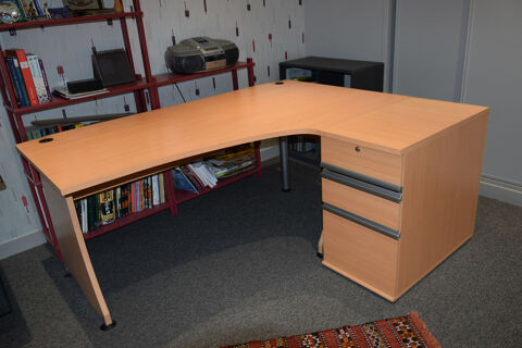 Bureau d'angle + 2 retours caissons + armoire-tagres 480 Damigny (61)