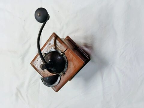 Bibelot:Moulin � caf� pour d�coration Carcassonne (11)