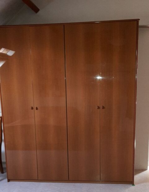 TRS BELLE ARMOIRE EN SUPER BOIS 100 Talmont-Saint-Hilaire (85)