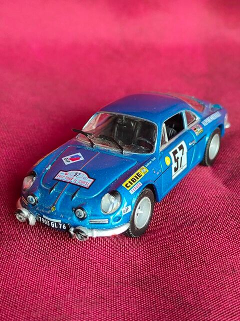 Voiture miniature Renault alpine Avermes (03)
