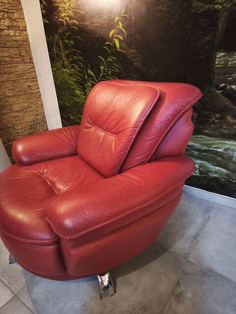 Fauteuil pivotant En cuir rouge  120 Saint-Christophe-du-Ligneron (85)