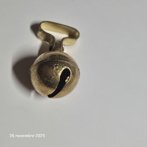 Grelot romain en laiton doré taille 3 5 Saumur (49)