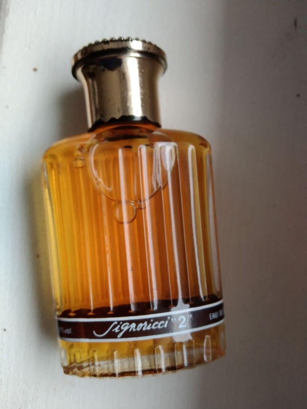 Flacon de parfum Nina Ricci 
