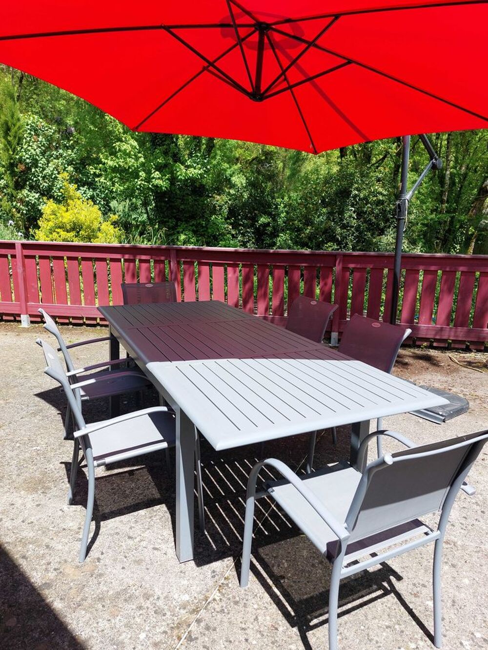 salon de jardin avec parasol Meubles