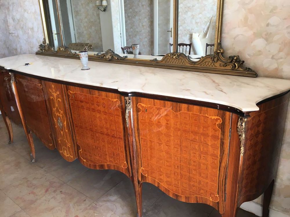 Salle &agrave; manger pi&egrave;ce rare. Meubles