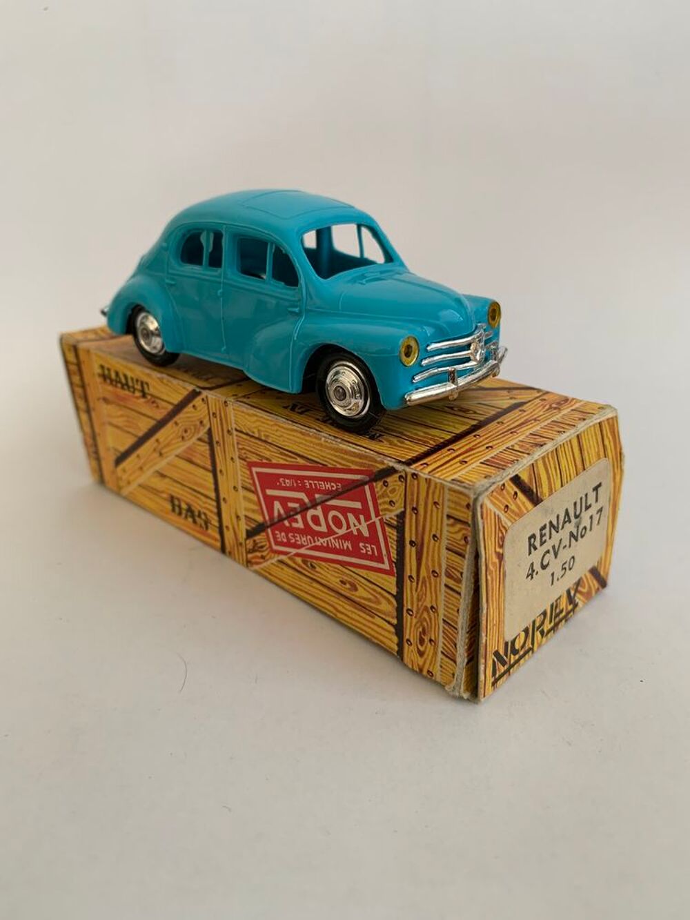 NOREV Ref 17 - Renault 4 CV - Neuf boite - 1/43 plastique 