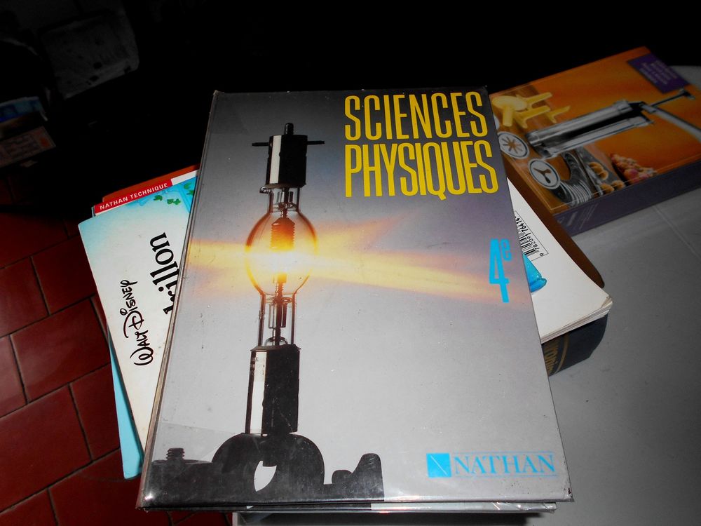 Science physiques 4e Nathan Livres et BD